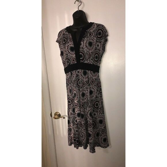 Tahari Arthur S. Levine Dress GEO Fit & Flare Sz 4 - Picture 3 of 8